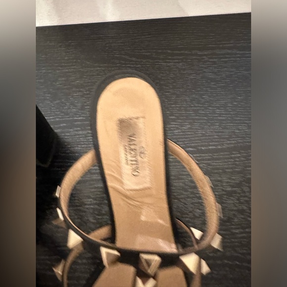 ROCKSTUD CALFSKIN LEATHER SLIDE SANDAL 60 MM - Picture 3 of 5